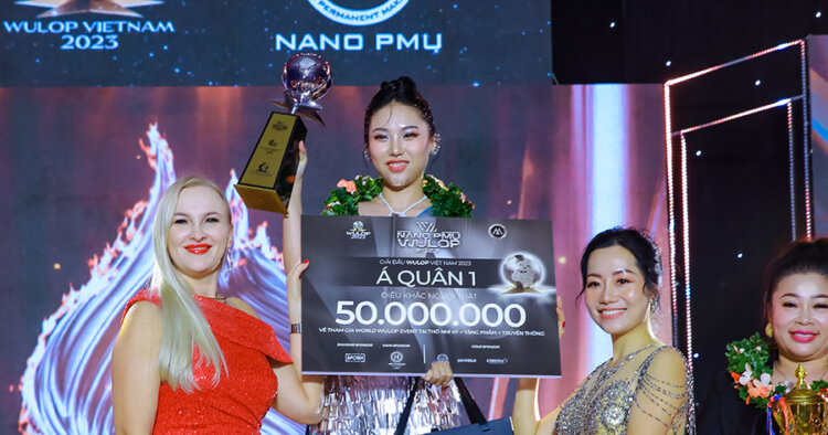Master Amy Quỳnh Anh gây ấn tượng sâu sắc khi đoạt giải Á quân hạng mục điêu khắc mày người thật tại WULOP Việt Nam 2023 1 Master Amy Quỳnh Anh gây ấn tượng sâu sắc khi đoạt giải Á quân hạng mục điêu khắc mày người thật tại WULOP Việt Nam 2023