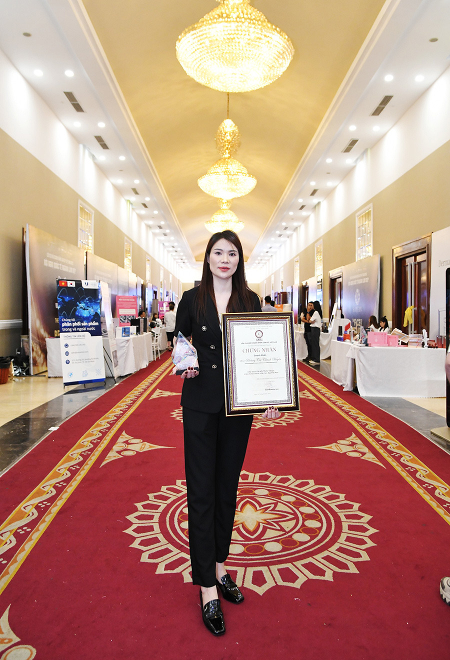 CEO Hoang Thanh Huyen 39