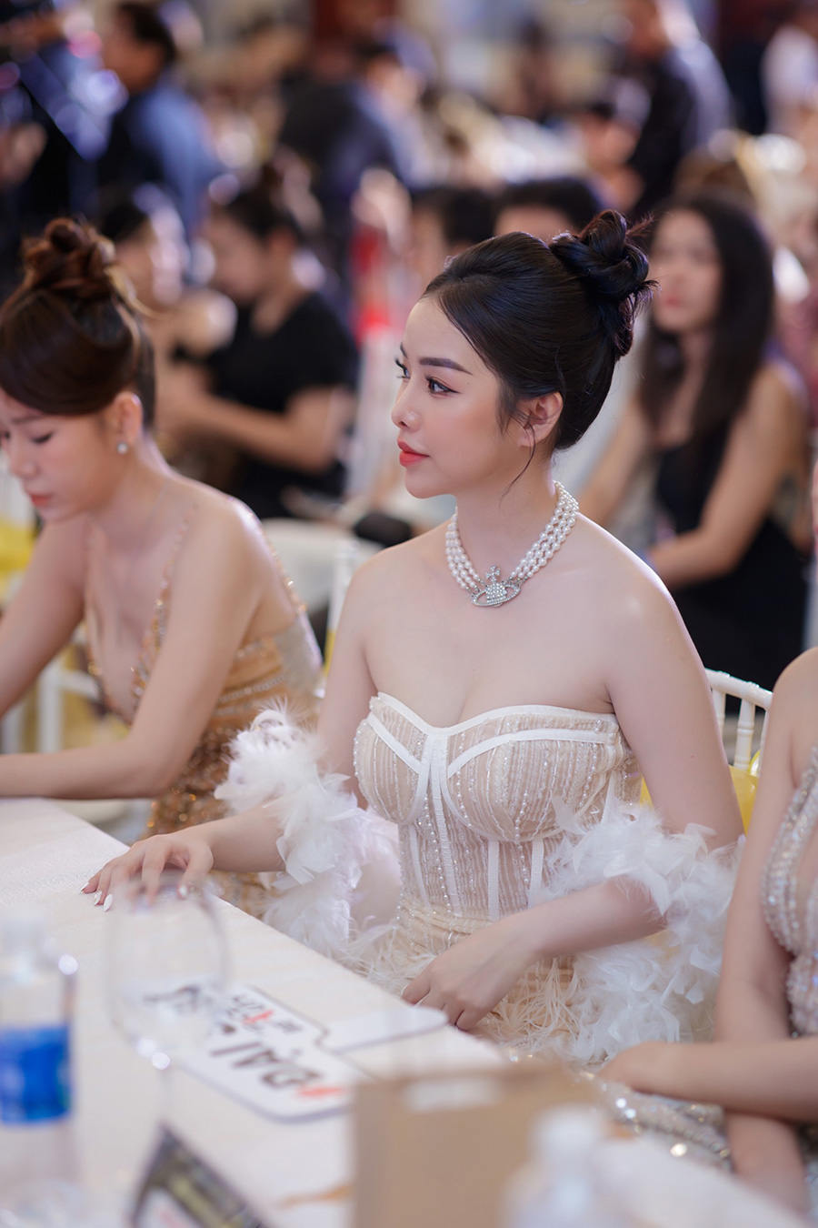 Hoang Thuy Duong dai su the face beauty 2