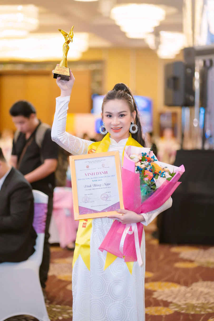 Dinh Hong Ngoc 2