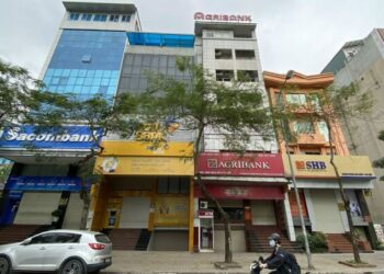 Cổ phiếu ngân hàng đảo chiều giảm, EIB mất 20% giá trị trong 4 phiên