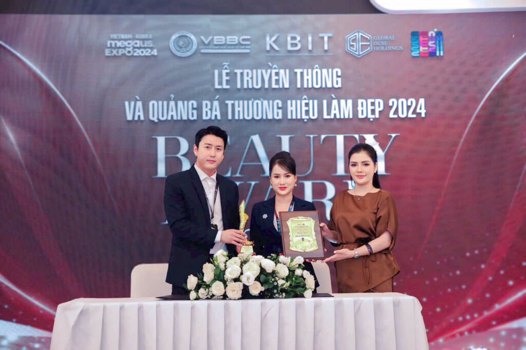 ceo bui thi thanh hang chu tich chi hoi da lieu tham my nha trang tham du le truyen thong va quang ba thuong hieu lam dep 2024 vbbc 1