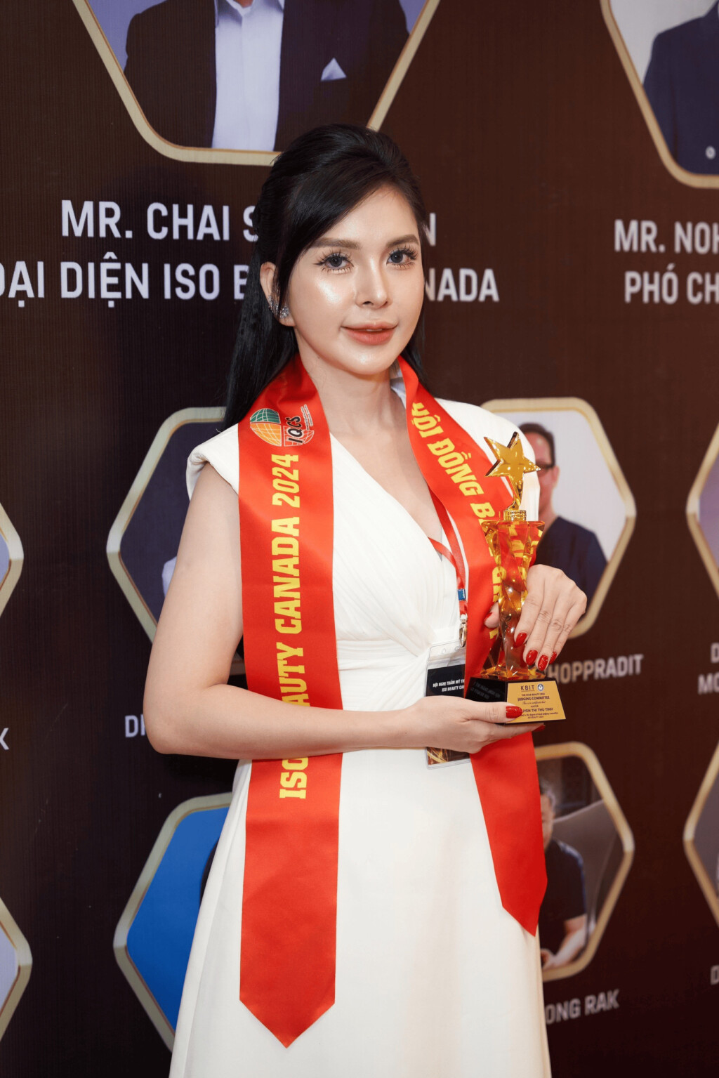 master nguyen thi thu tinh hoi dongban giam khao iso beauty canada chuong trinh khao sat danh gia tay nghe lam dep quoc te tai the face beauty 2024 tai ha noi 4