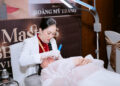 Master Hoàng Mỹ Trang Chinh Phục Khán Giả Với kỹ thuật Điều Trị Nám Không Bong Tại The Masters Beauty of Vietnam 2024