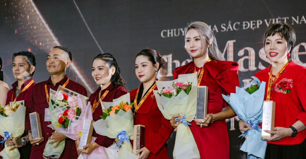 master my linh gay an tuong voi ky thuat fineline tattoo tai the masters beauty of vietnam 2024 3