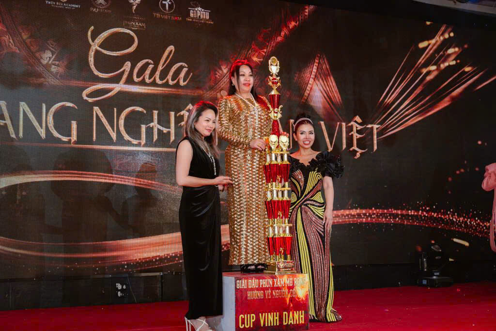 master lilly phuc vuong ghi dau an dac sac tai giai dau phun xam mo rong huong ve nguon coi mua 4 voi cuong vi ban giam khao 3